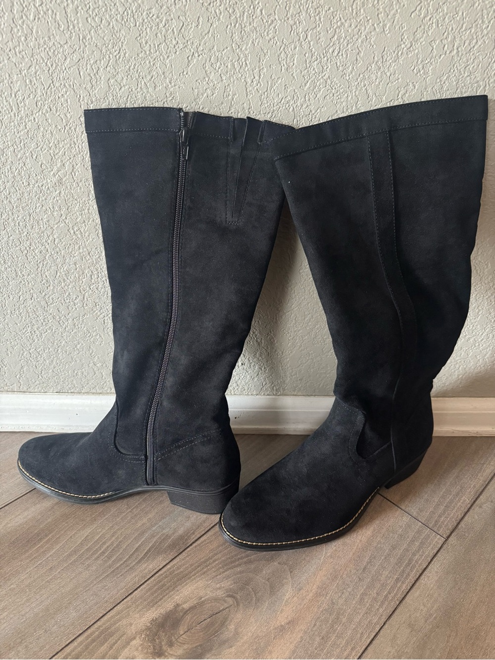 White Mountain Women’s Black Faux Suede Knee High Riding Boots Side Zip 9.5